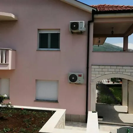 Sun Garden Apartment *