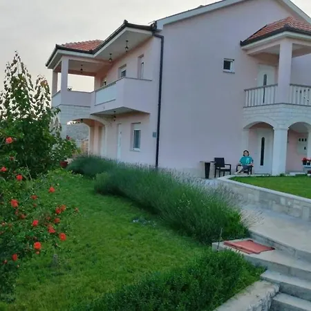 Sun Garden Apartment *